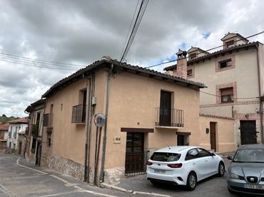 Casa adosada en  Calle del Arrabal 24 - Foto 1