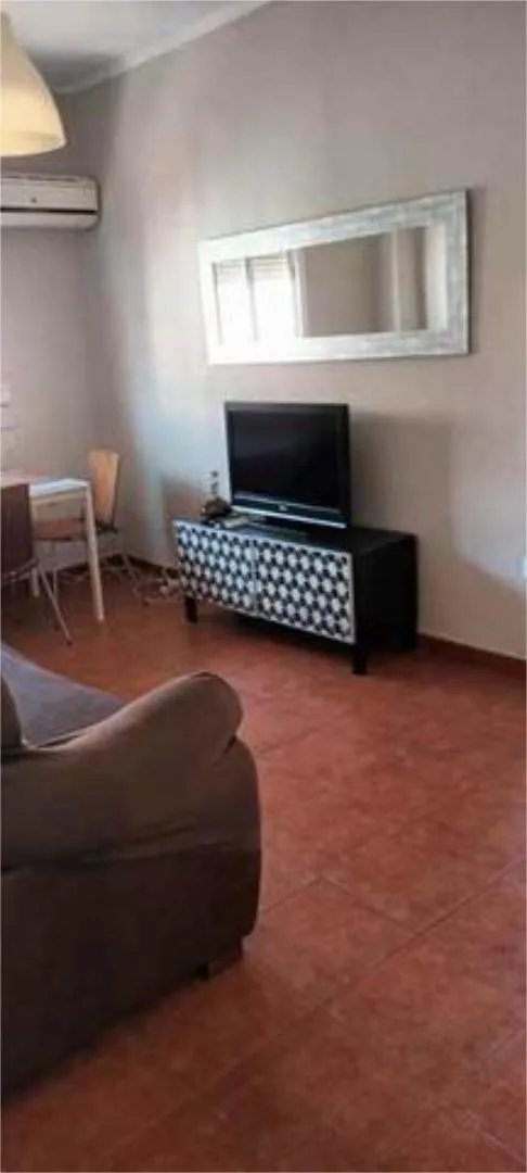 Piso en Reina Mercedes - Foto 1