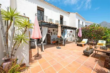 Casa adosada en Aloha - Foto 1