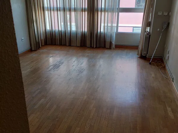 Piso en calle de la Democràcia, 21