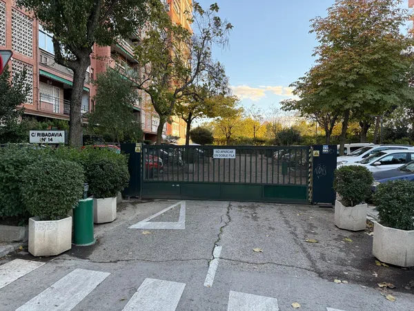 Piso en calle de Ribadavia, 14