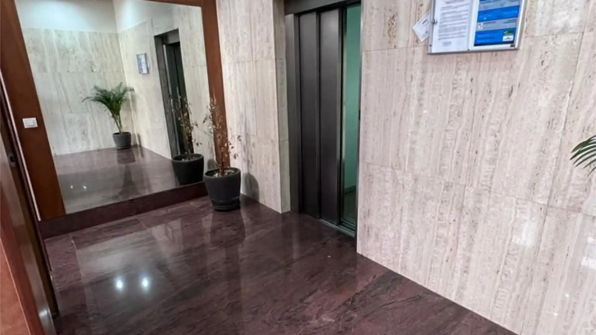 Piso en  Avenida Don Juan de Borbon 98 - Foto 2