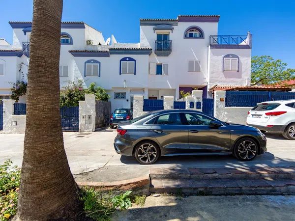 Chalet adosado en Avenida Virgen del Rocío, 20 /22 - Foto 30