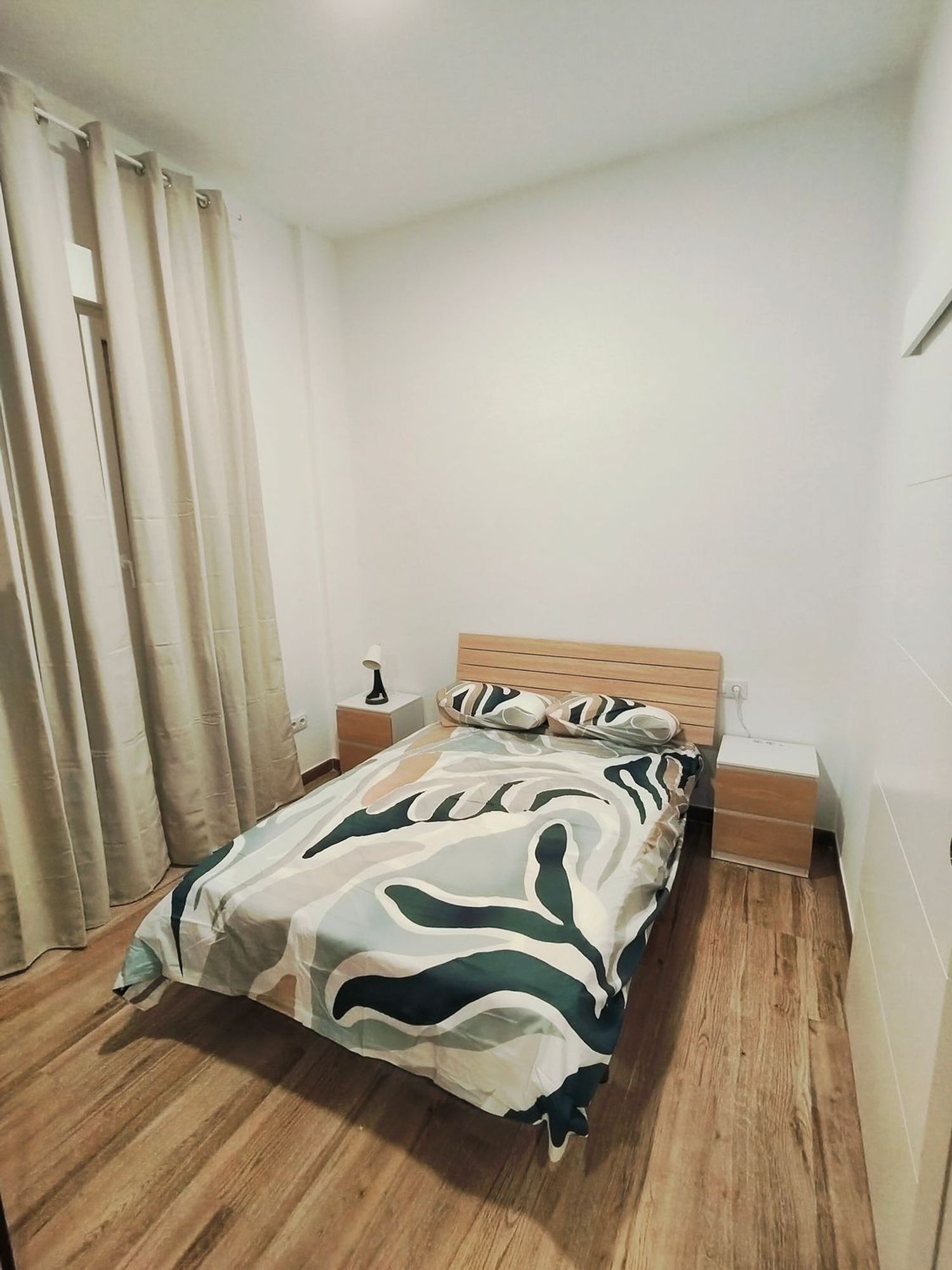 Estudio en calle Enrique Granados, 10 - Foto 1