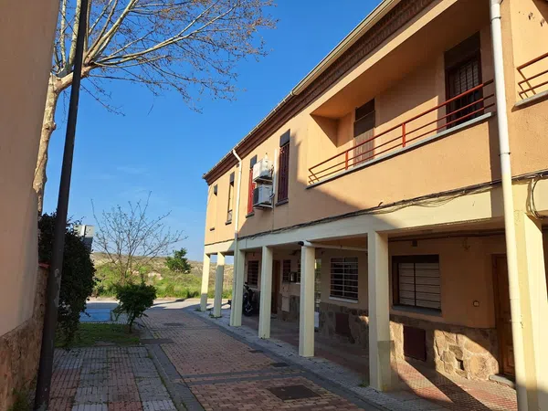 Chalet adosado en Urb. caserío de perales Perales del Rio - Foto 3