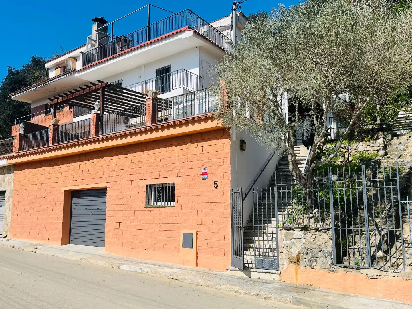 Chalet en  Carrer del Montseny 5 - Foto 2