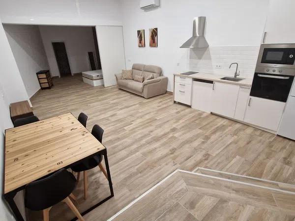 Estudio en pasaje del Turia, 6