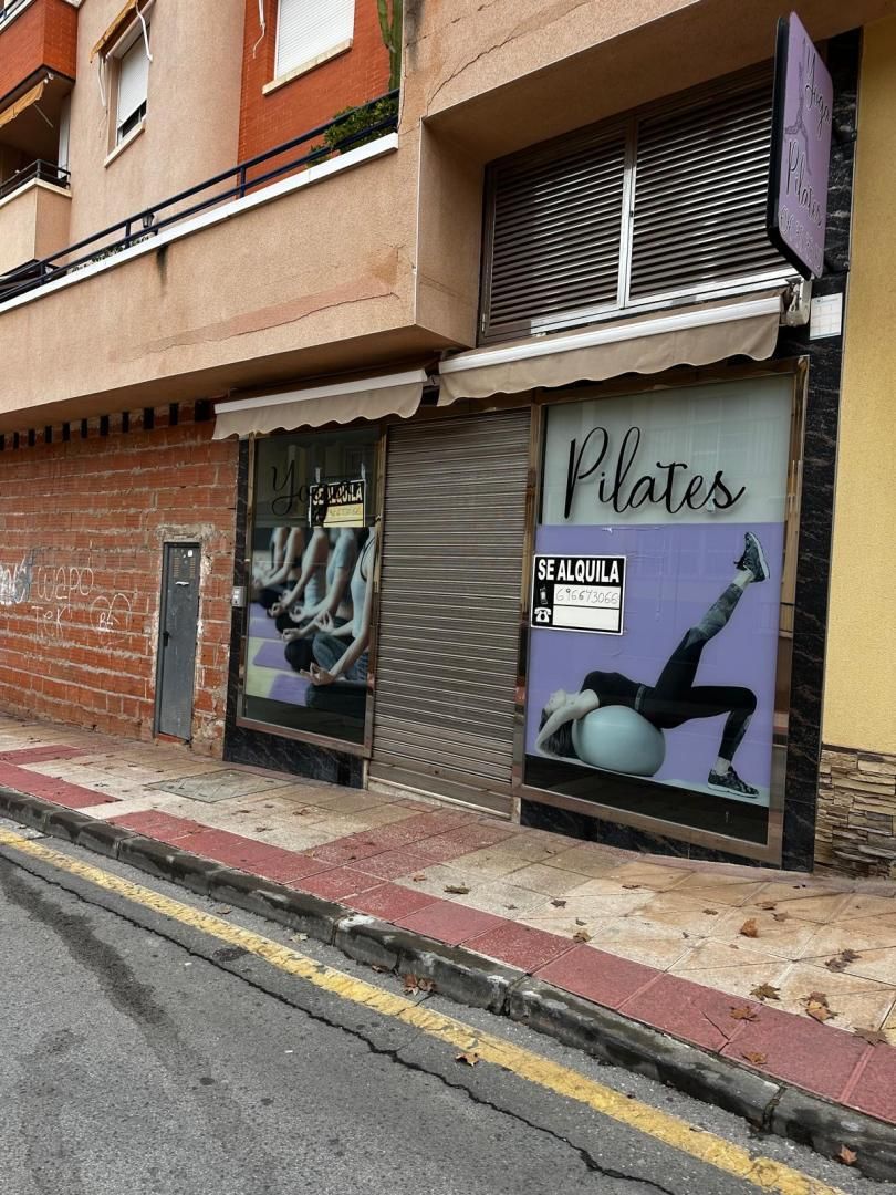 Planta baja en  Calle Lirios 5