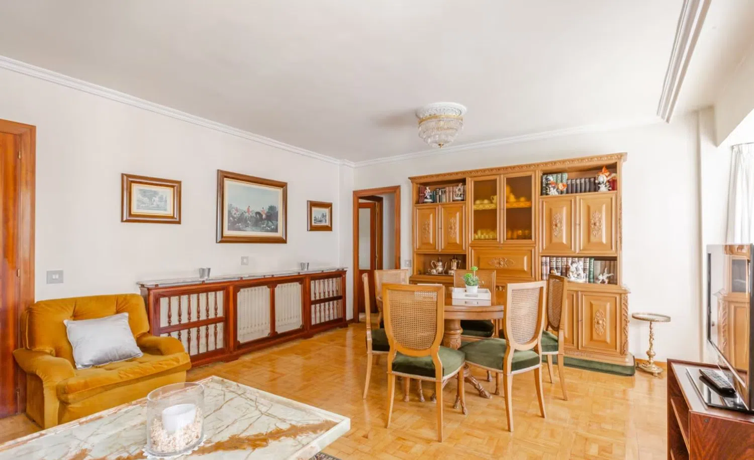 Piso en calle de Guzmán el Bueno, 100 - Foto 3