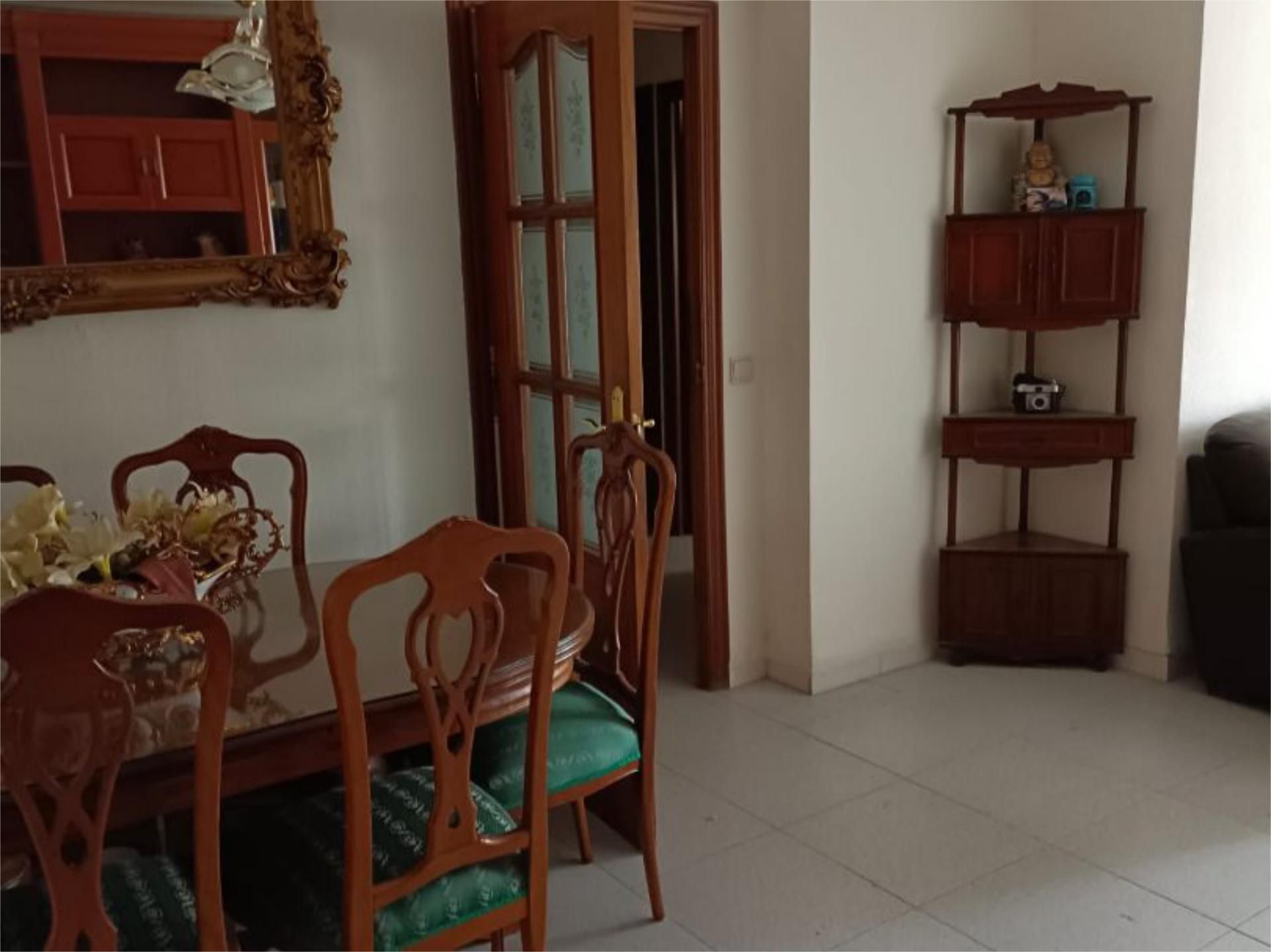 Piso en  Calle Pintor Pedro Bueno 9