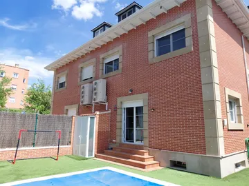 Chalet en  Avenida de la Condesa de Chinchón 3901 - Foto 4