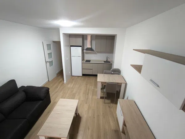 Piso en calle González Cebrián, 5