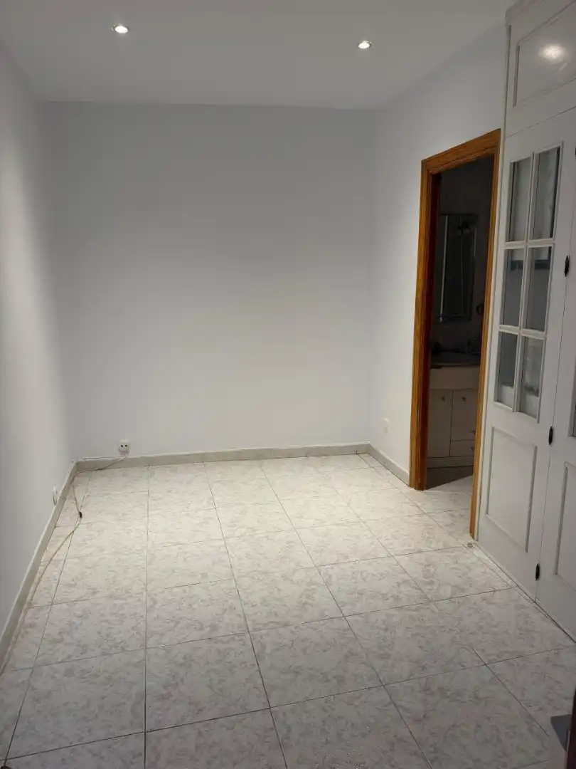 Piso en  Calle de Sierra Elvira 18 - Foto 2