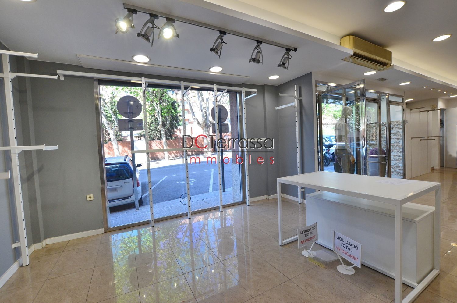 Local en Calle de Santa Maria de Mazzarello - Foto 12