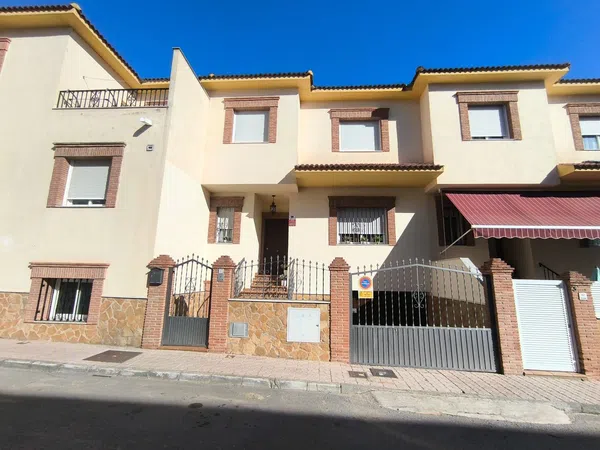 Chalet adosado en Calle Girasol, 1 - Foto 1