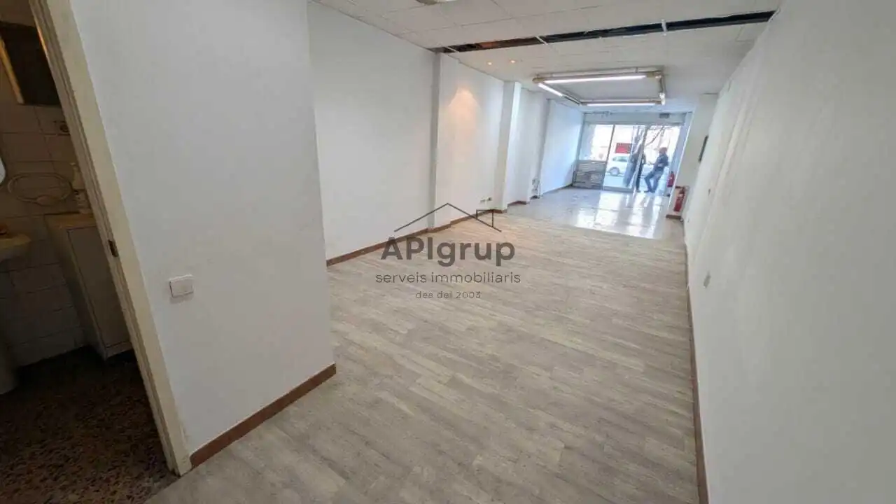 Local comercial en Sabadell - Foto 2