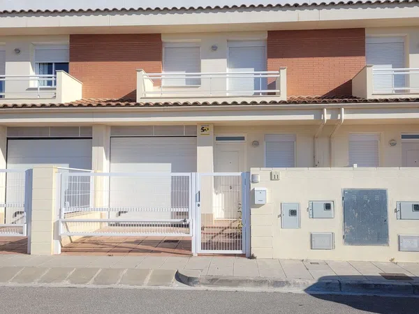 Chalet adosado en Calle President Josep Tarradellas, 11 - Foto 1