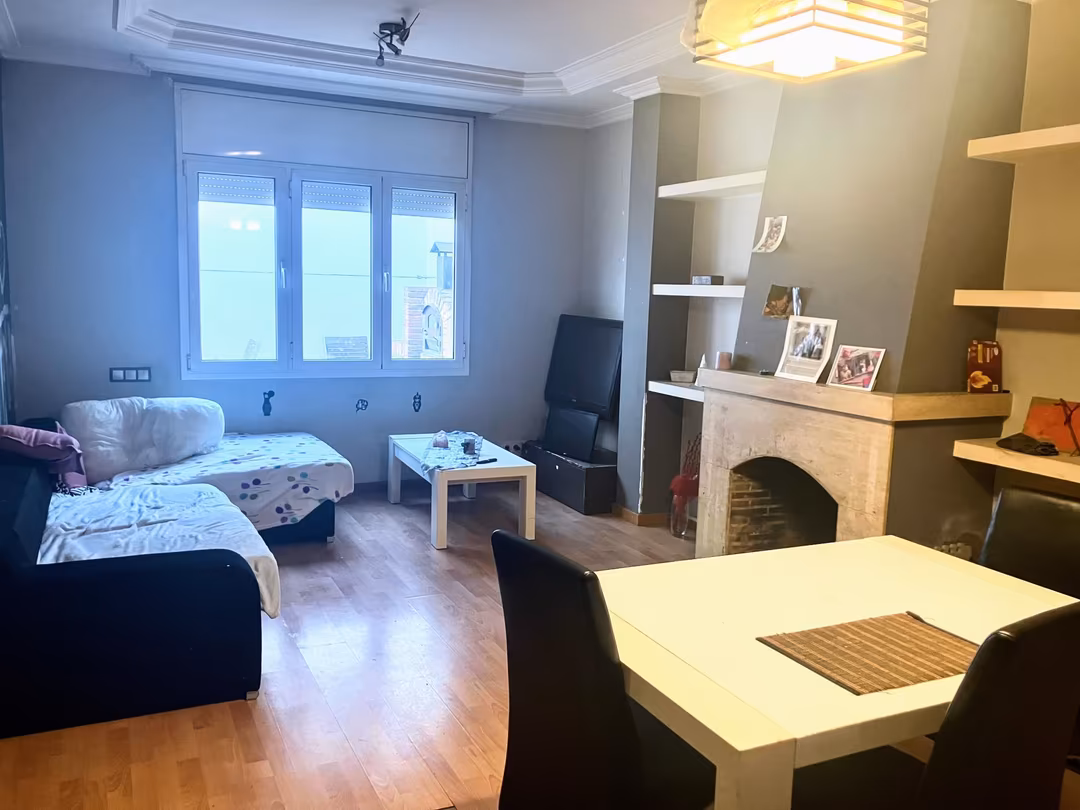 Casa adosada en  Carrer de la Circumval lació Baixa 37 - Foto 4