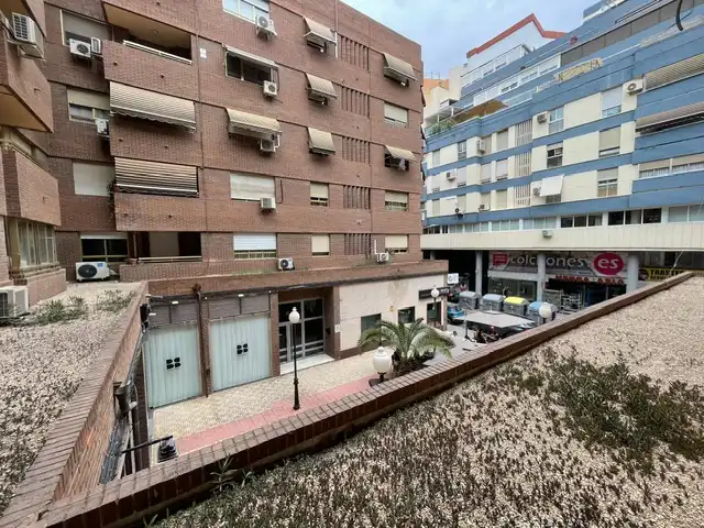 Piso en  Carrer Arquitecto Morell - Foto 4