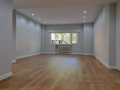 Piso en avenida del General Perón, 3