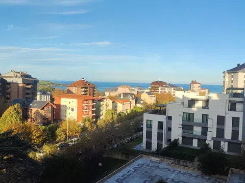 Piso en avenida de los Castros, 33