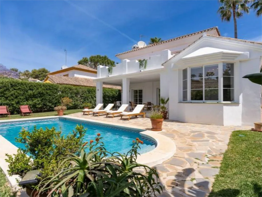 Casa adosada en  Avenida del Cortijo 5 - Foto 5