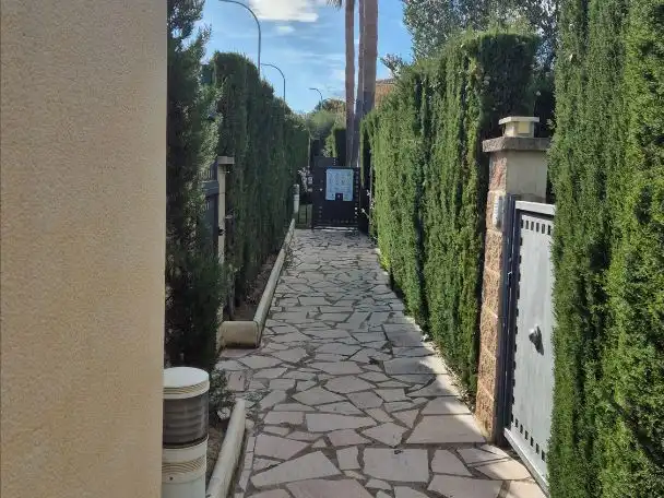 Casa adosada en  Carrer de Miquel Martí i Pol 2 - Foto 9