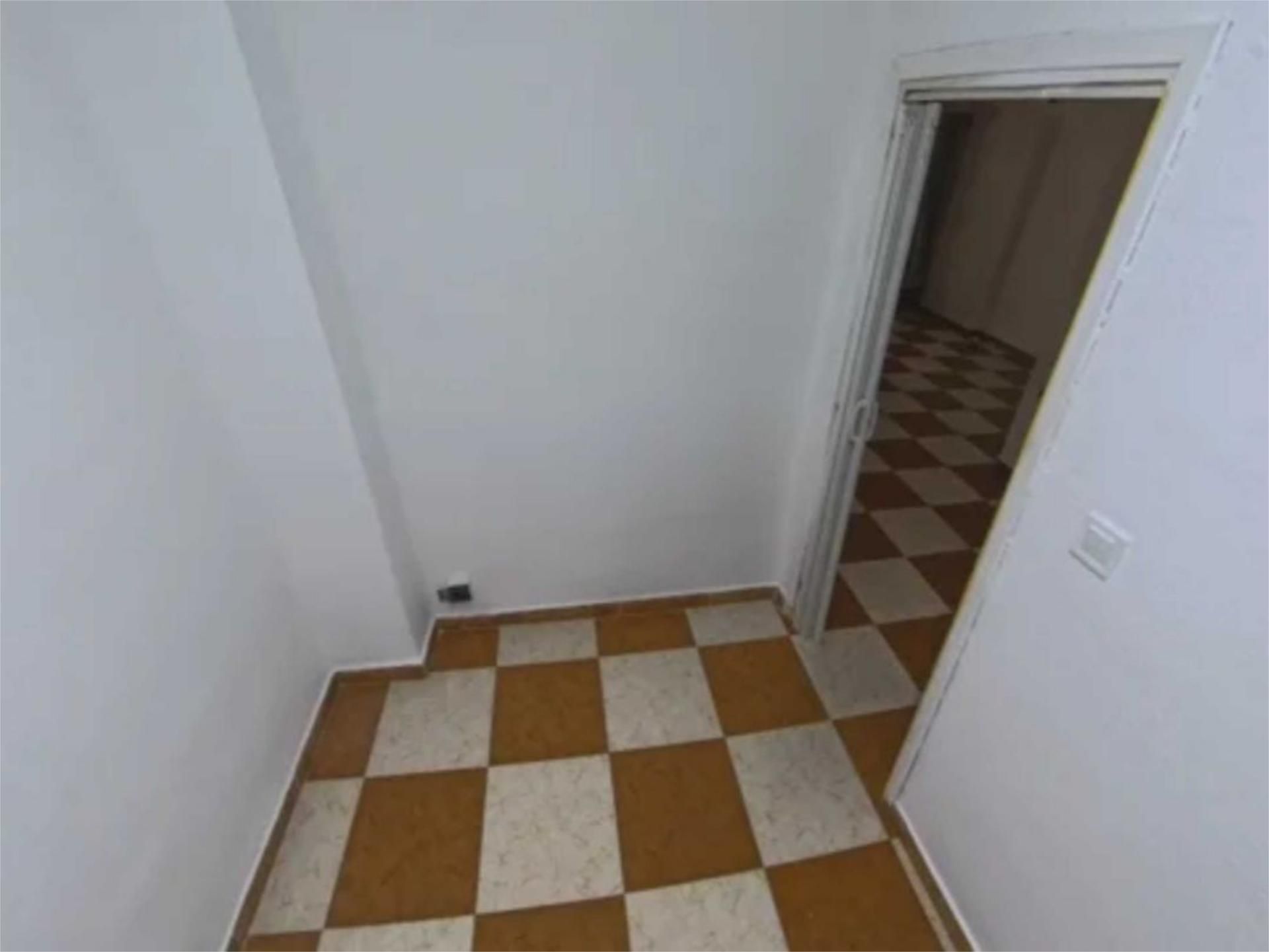 Piso en  Calle del Alcalde de la Cruz Ceballos 8 - Foto 6