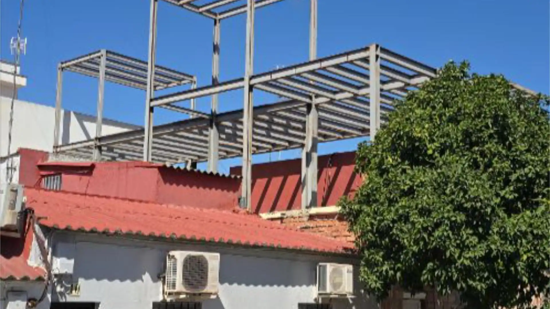 Casa adosada en  Calle Antón Ruiz 8 - Foto 2