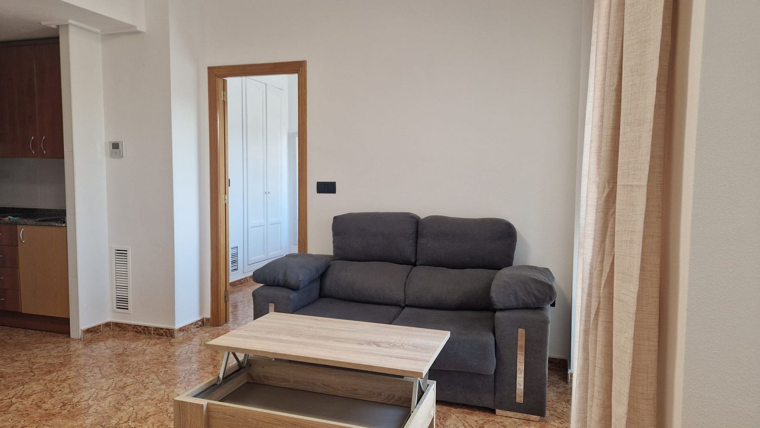 Piso en avenida Don Juan de Borbon, 3 - Foto 3