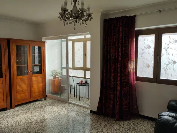 Piso en calle de Cannes, 27