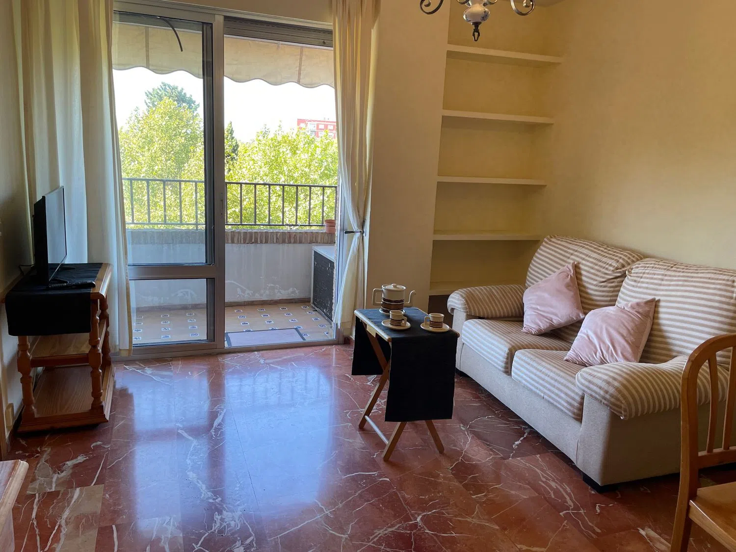 Estudio en avenida de la Reina Mercedes, 1 - Foto 2