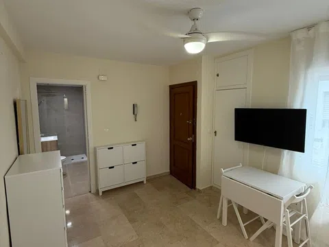 Estudio en calle Villa de Rota, 7