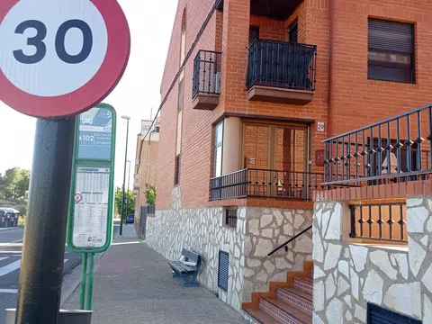 Chalet adosado en calle del Rio, 29