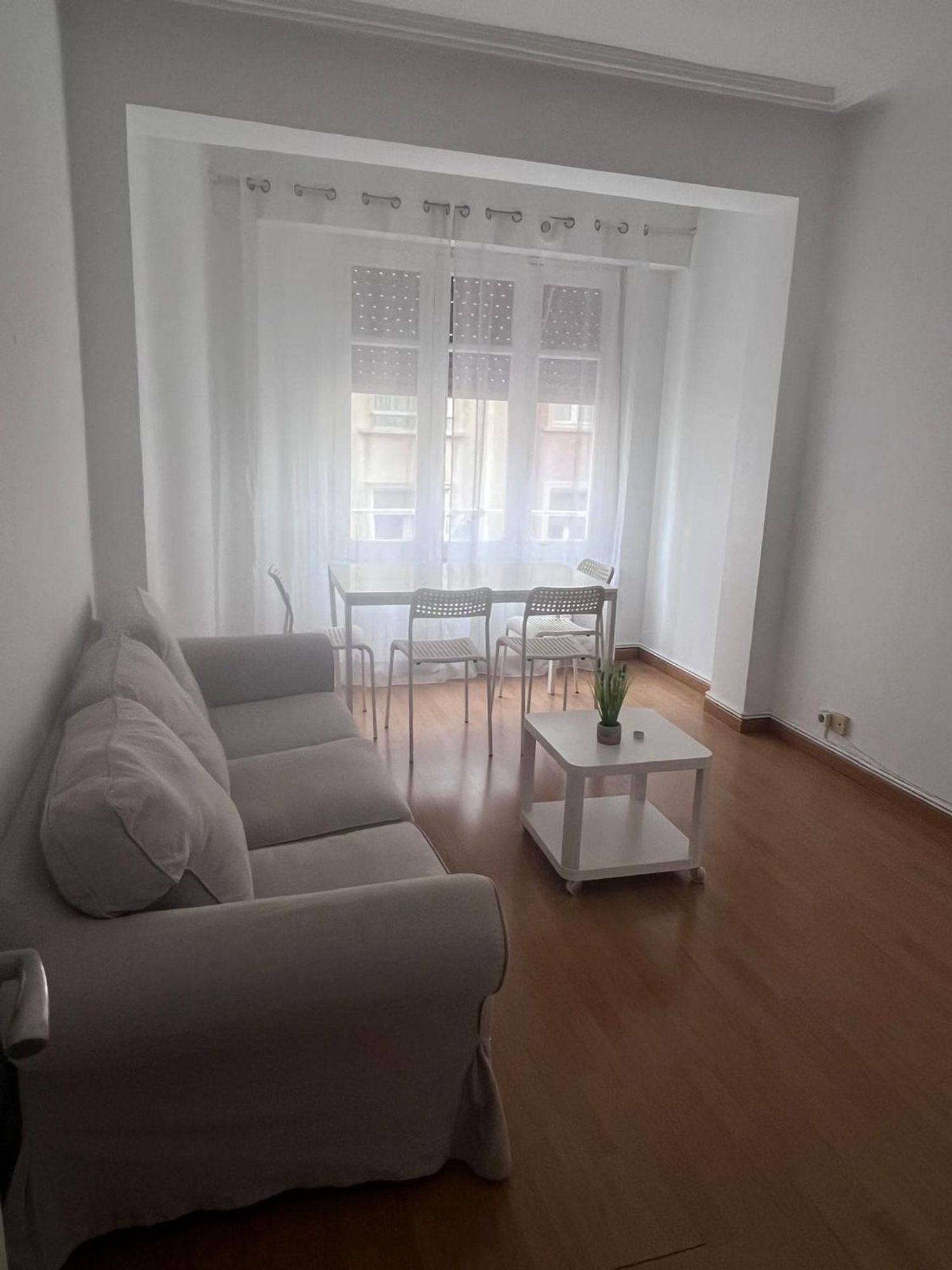 Piso en calle de Laguna de Rins, 4