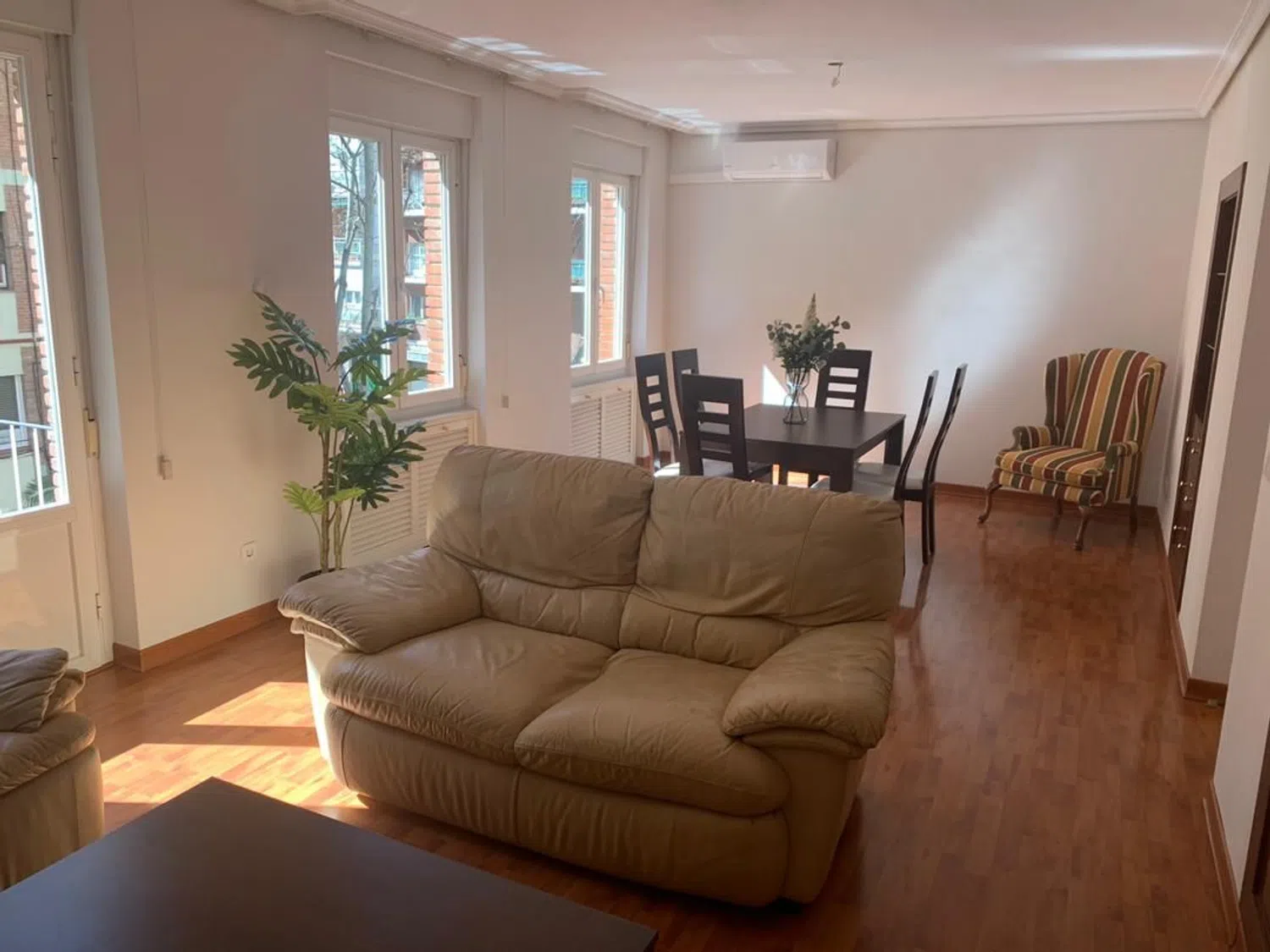 Piso en calle de la Infanta Mercedes, 16 - Foto 1