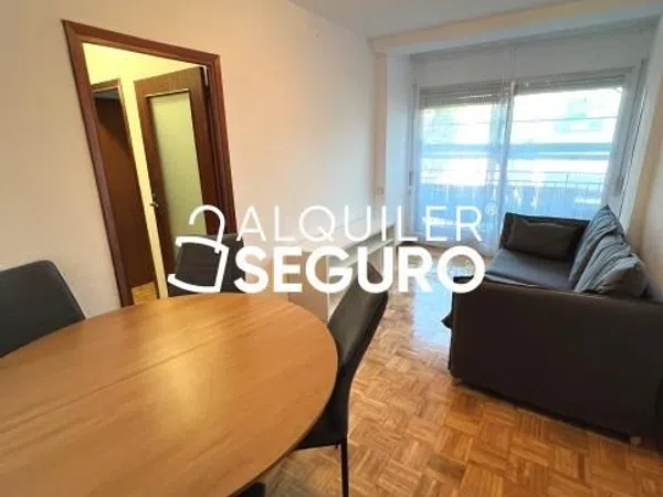 Piso en Calle de la Bureba - Foto 1