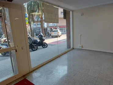Local comercial en  Carrer d'Eduard Toldrà 23 - Foto 1