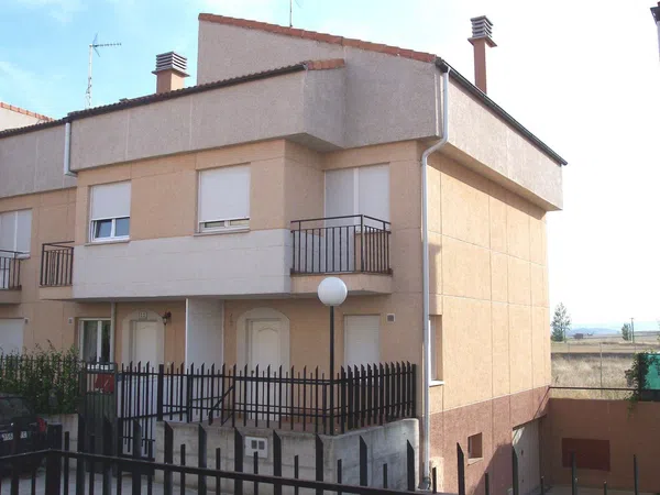 Chalet adosado en Urbanización los Rosales, 4 - Foto 2