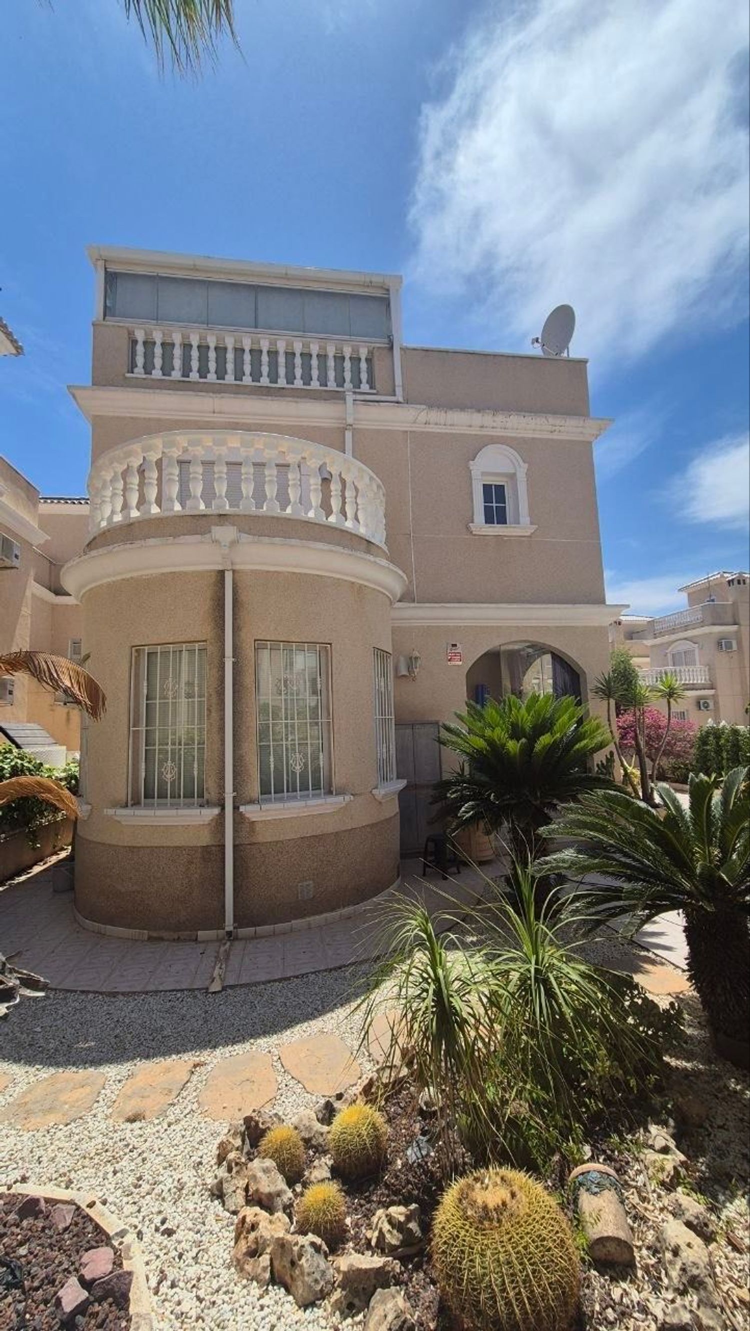 Casa o chalet independiente en Calle Panticosa, 4, Zona Lago - Los Almendros - Foto 2