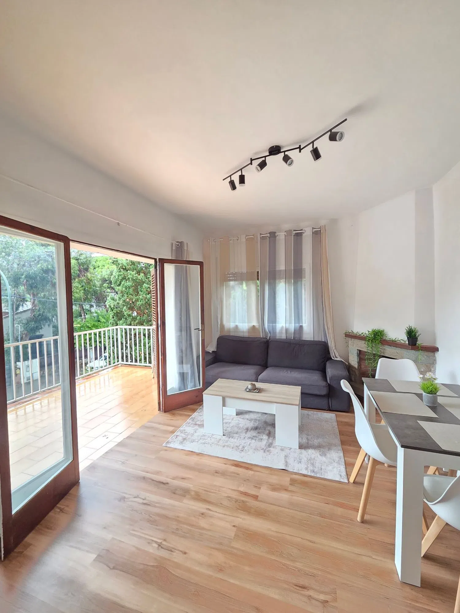 Piso en La Pineda - Foto 1