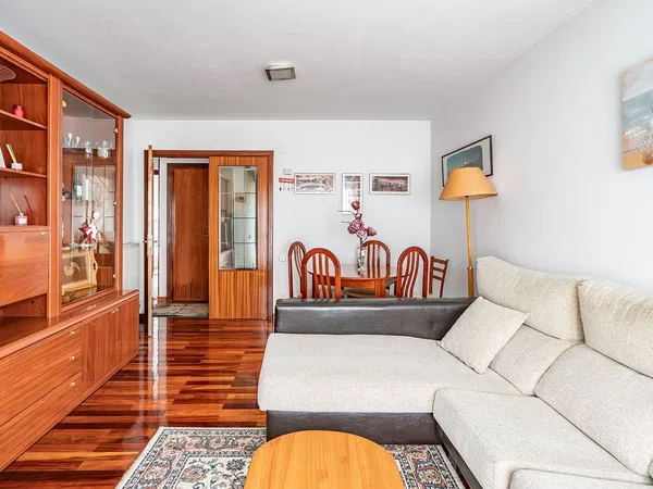 Piso en avenida primero de mayo, 58