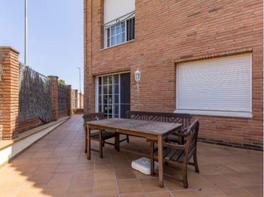 Casa adosada en  Carrer de Lluís Domènech i Montaner 1 - Foto 8