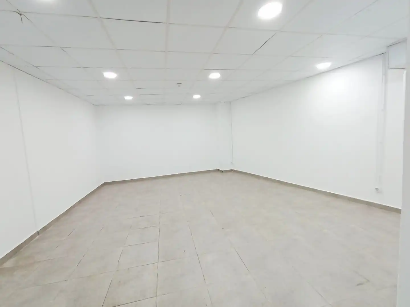 Local comercial en  Transversal 243 - Foto 11