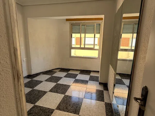Piso en Calle dels Germans Vilafañe, 8, Zona Plaza Donoso Cortés - Avda Magdalena - Foto 4