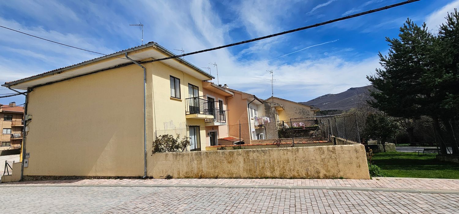 Chalet pareado en Riaza - Foto 2