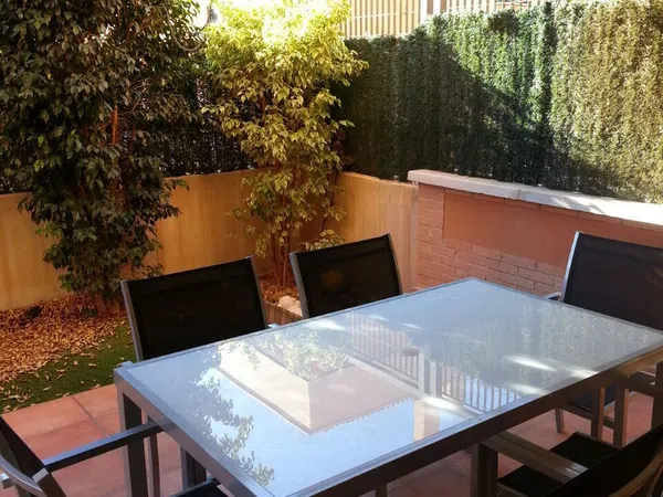 Estudio en paseo de el Porton, 3