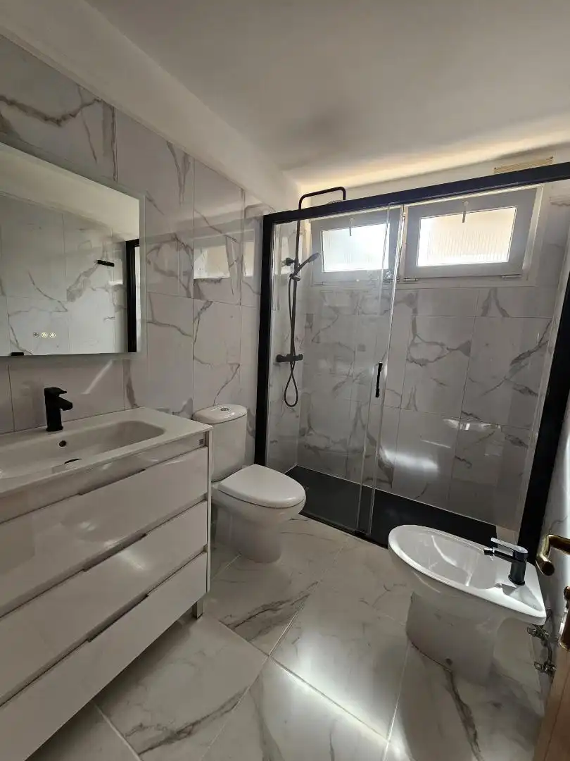 Piso en  Calle Doctor Alfonso Chiscano Díaz 8 - Foto 8