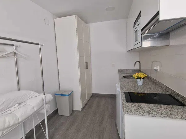 Estudio en Calle Pérez Escrich s/n - Foto 8