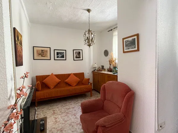 Chalet adosado en Avenida de Castilla y León, 8 - Foto 1